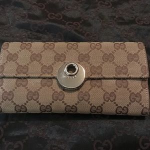 Gucci wallet. 💯% authentic!!!